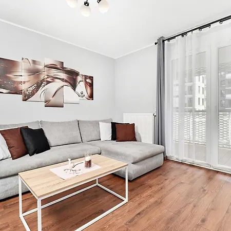 Sikorskiego With Free Garage By Renters Prestige Breslavia