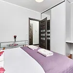 Sikorskiego With Free Garage By Renters Prestige Daire *