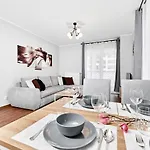 Sikorskiego With Free Garage By Renters Prestige Daire Wroclaw