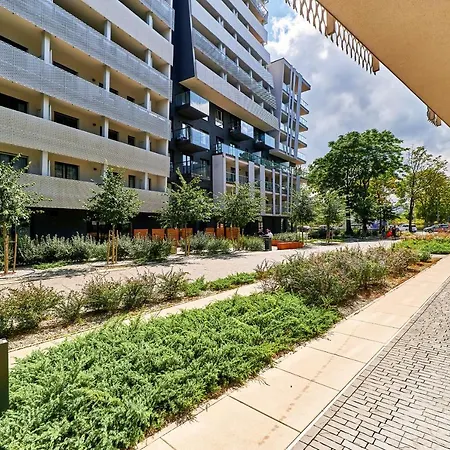 Sikorskiego With Free Garage By Renters Prestige Breslavia